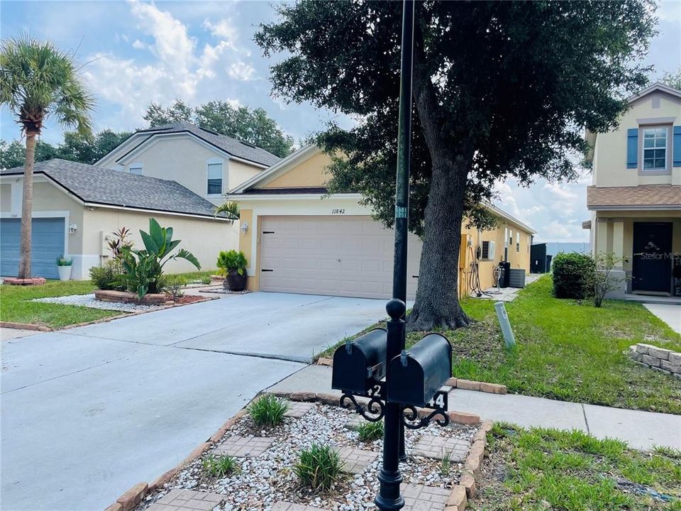 For Sale: $328,000 (3 beds, 2 baths, 1209 Square Feet)