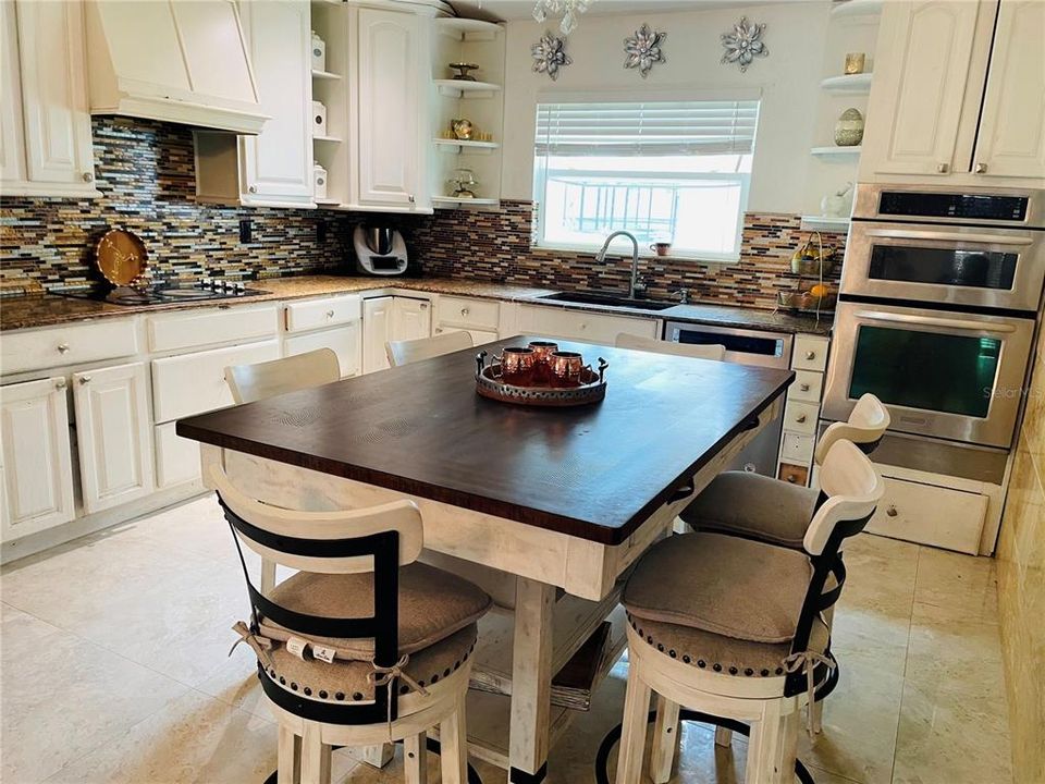 For Sale: $328,000 (3 beds, 2 baths, 1209 Square Feet)