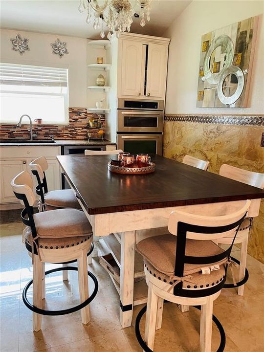 For Sale: $328,000 (3 beds, 2 baths, 1209 Square Feet)