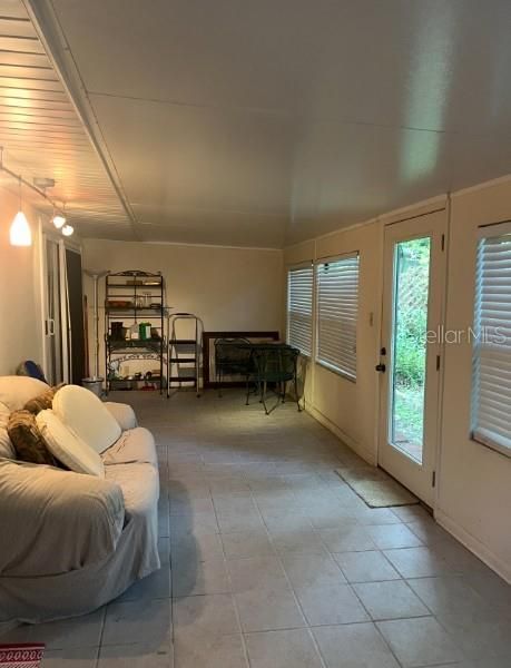 For Rent: $1,800 (3 beds, 2 baths, 1527 Square Feet)