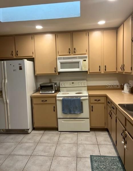 For Rent: $1,800 (3 beds, 2 baths, 1527 Square Feet)