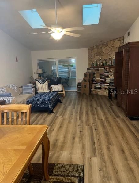 For Rent: $1,800 (3 beds, 2 baths, 1527 Square Feet)