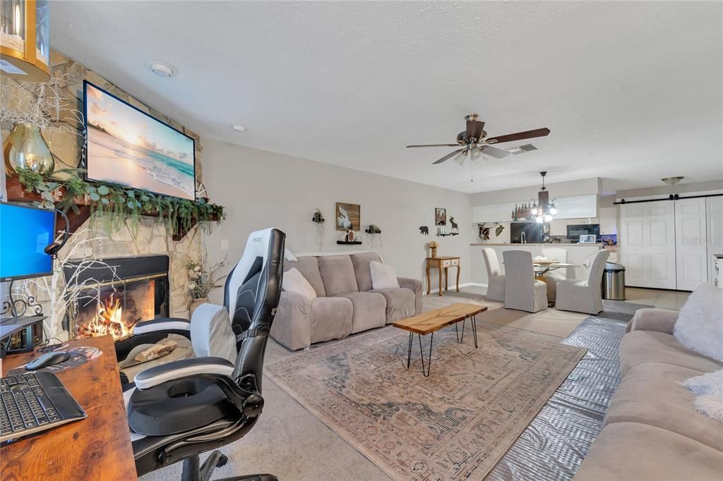 待售: $240,000 (2 贝兹, 2 浴室, 1218 平方英尺)