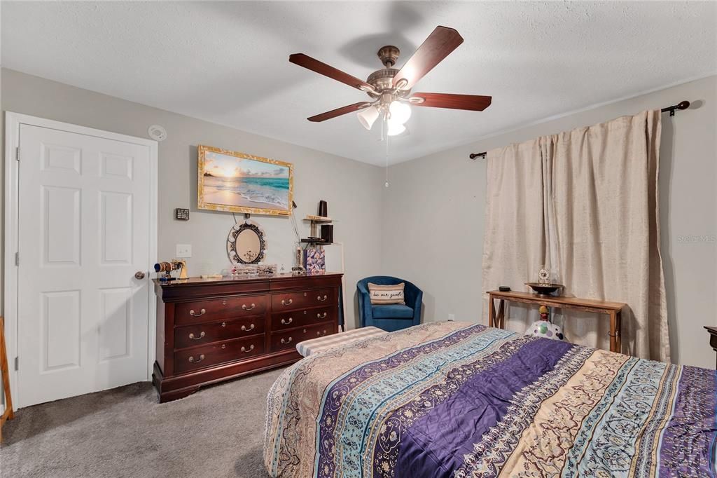 待售: $240,000 (2 贝兹, 2 浴室, 1218 平方英尺)