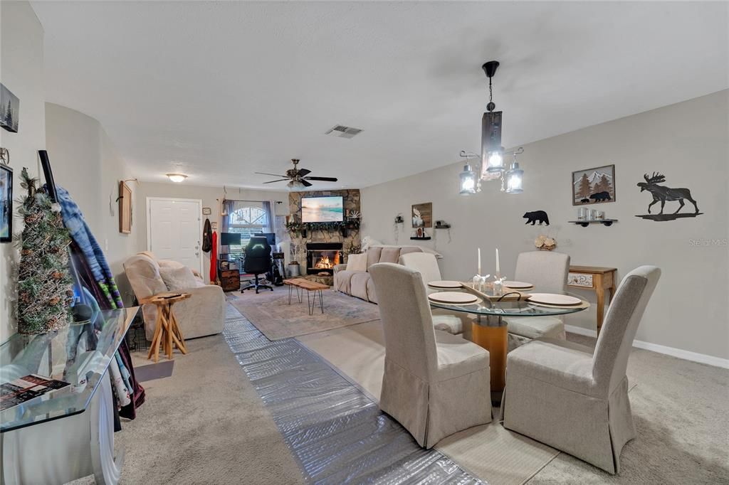 待售: $240,000 (2 贝兹, 2 浴室, 1218 平方英尺)