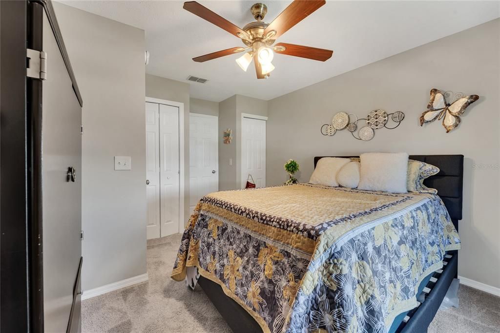 待售: $240,000 (2 贝兹, 2 浴室, 1218 平方英尺)