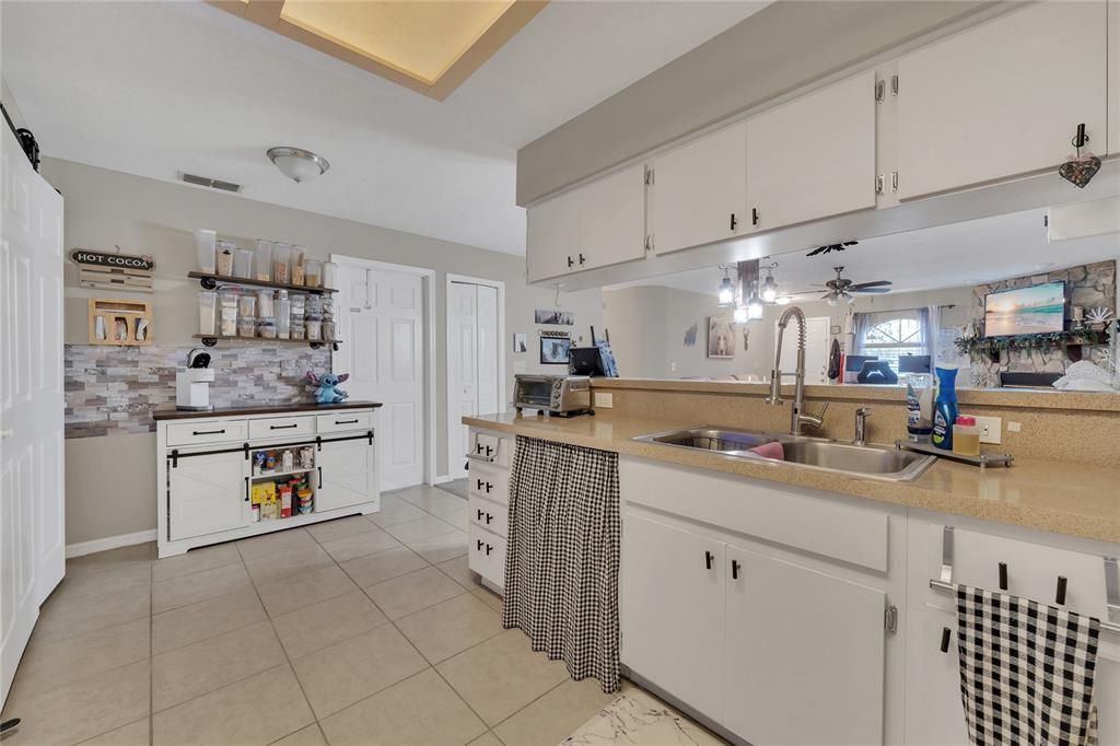 待售: $240,000 (2 贝兹, 2 浴室, 1218 平方英尺)