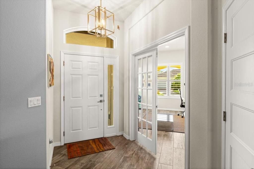 合同活跃: $579,000 (3 贝兹, 2 浴室, 2279 平方英尺)