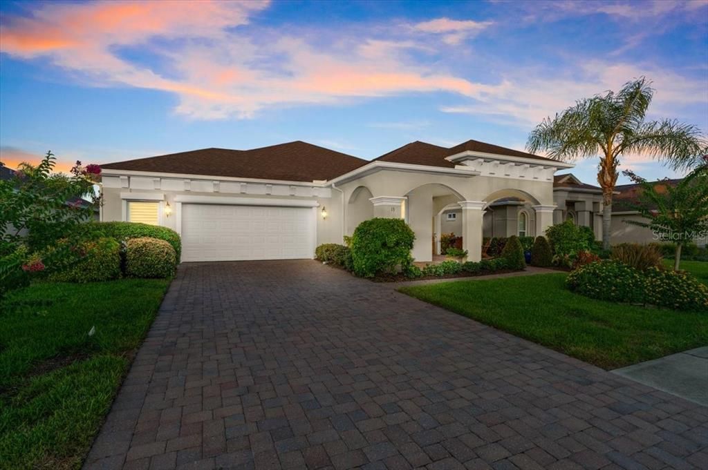 合同活跃: $579,000 (3 贝兹, 2 浴室, 2279 平方英尺)