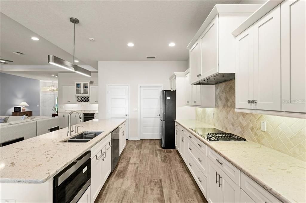 合同活跃: $579,000 (3 贝兹, 2 浴室, 2279 平方英尺)