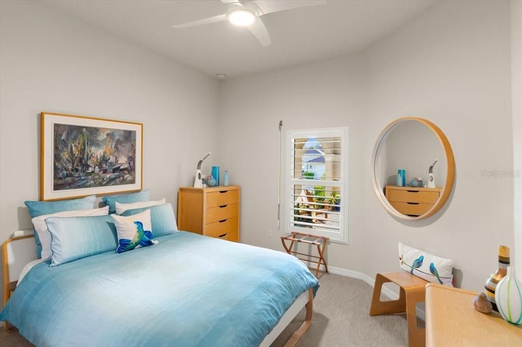 合同活跃: $579,000 (3 贝兹, 2 浴室, 2279 平方英尺)