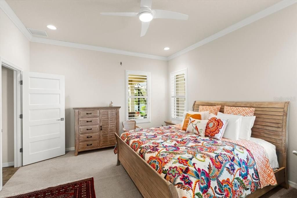 合同活跃: $579,000 (3 贝兹, 2 浴室, 2279 平方英尺)