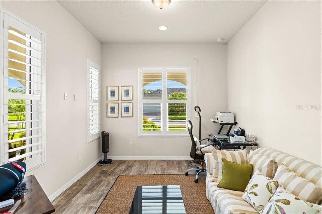 合同活跃: $579,000 (3 贝兹, 2 浴室, 2279 平方英尺)