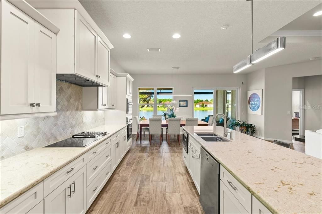 合同活跃: $579,000 (3 贝兹, 2 浴室, 2279 平方英尺)