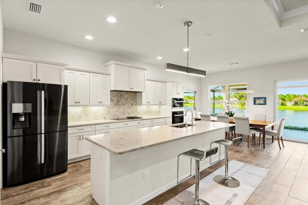 合同活跃: $579,000 (3 贝兹, 2 浴室, 2279 平方英尺)