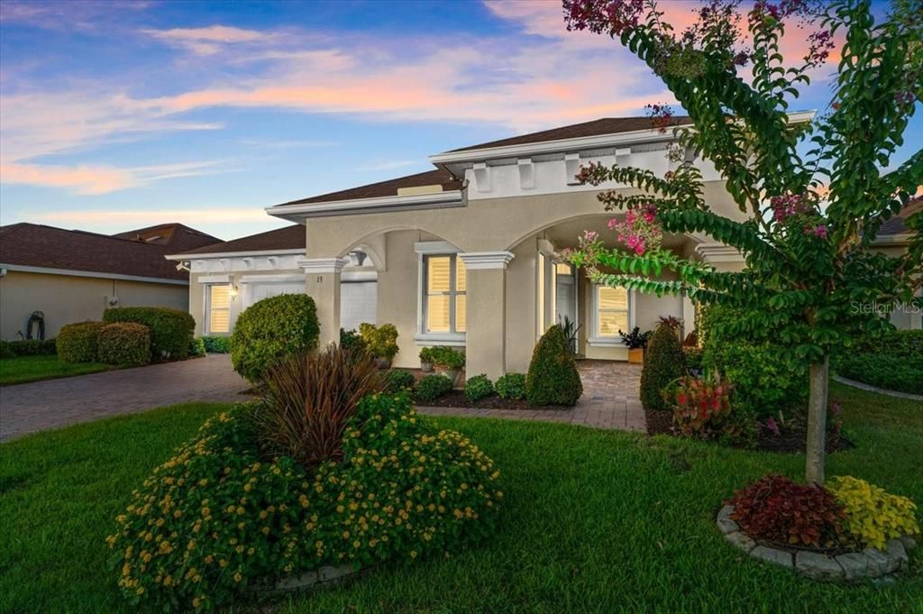 合同活跃: $579,000 (3 贝兹, 2 浴室, 2279 平方英尺)