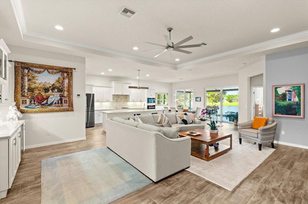 合同活跃: $579,000 (3 贝兹, 2 浴室, 2279 平方英尺)