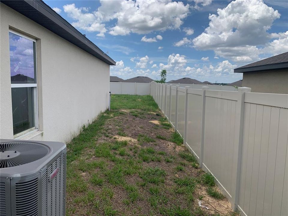 合同活跃: $140,000 (3 贝兹, 2 浴室, 1563 平方英尺)