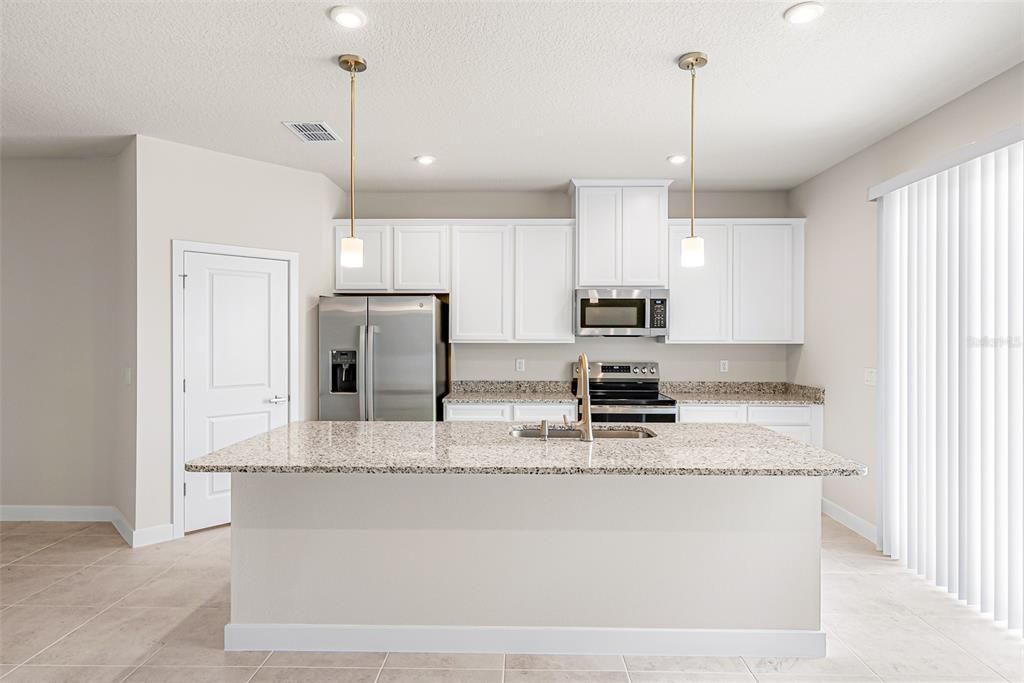 Activo con contrato: $312,305 (3 camas, 2 baños, 1674 Pies cuadrados)