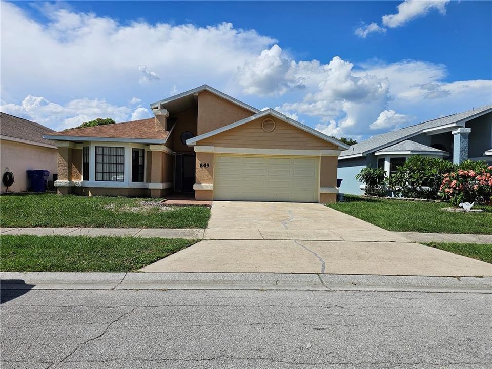 Recently Rented: $2,300 (4 beds, 2 baths, 1598 Square Feet)