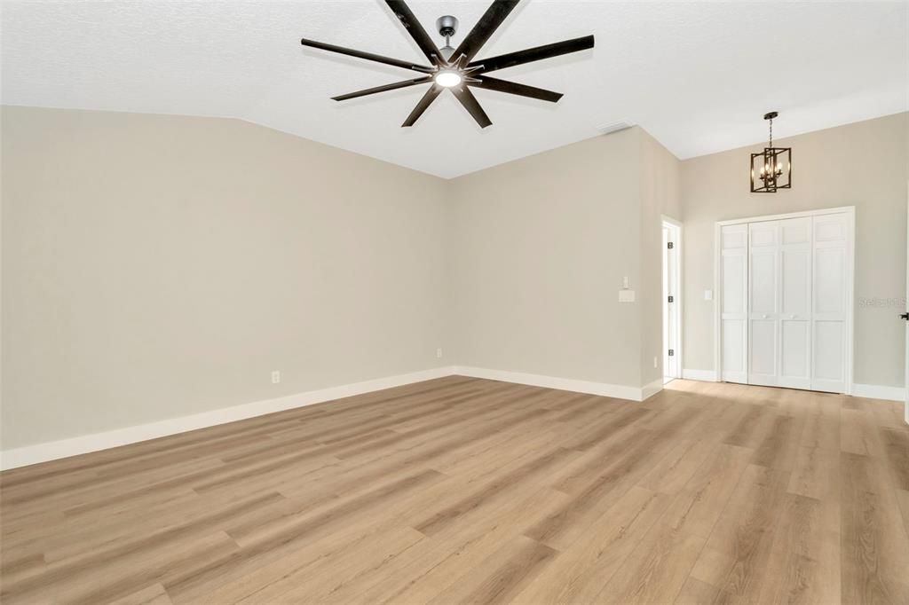 Под контрактом: $382,500 (3 спален, 2 ванн, 2032 Квадратных фут)