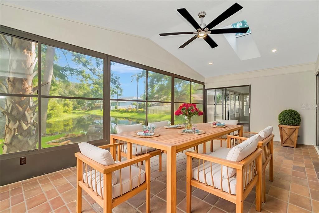 Под контрактом: $382,500 (3 спален, 2 ванн, 2032 Квадратных фут)