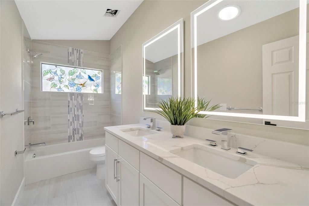 Под контрактом: $382,500 (3 спален, 2 ванн, 2032 Квадратных фут)