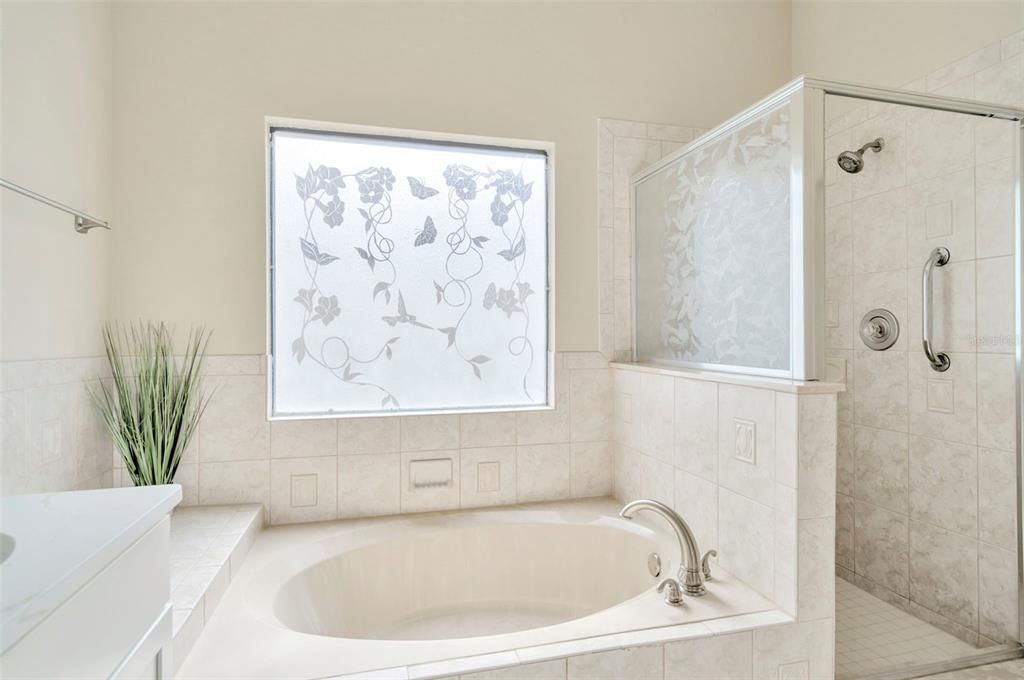 Под контрактом: $382,500 (3 спален, 2 ванн, 2032 Квадратных фут)