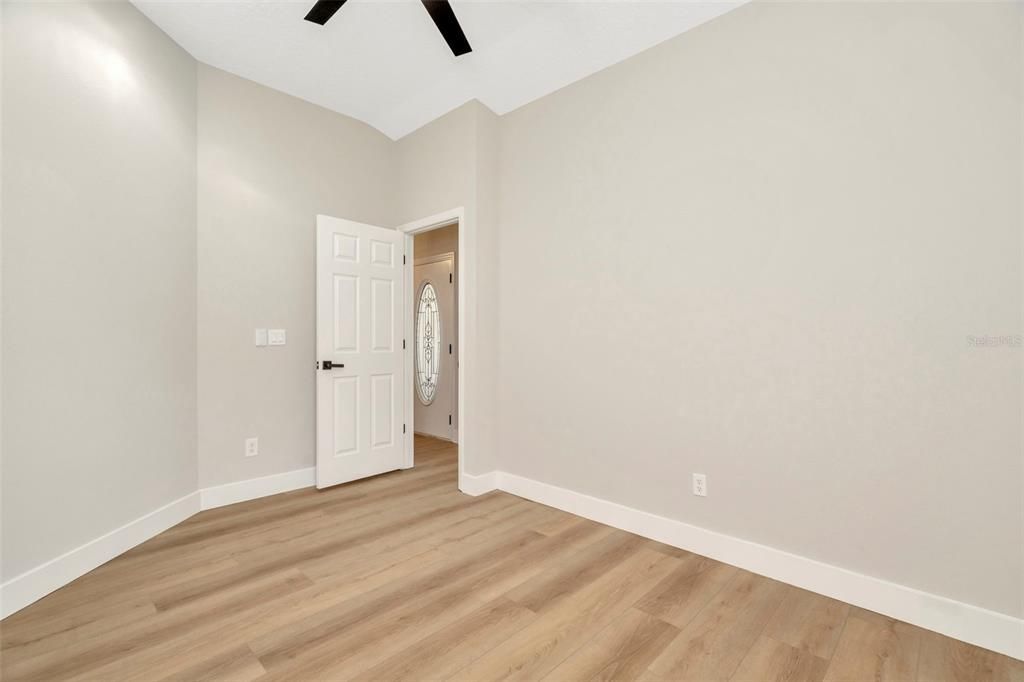 Под контрактом: $382,500 (3 спален, 2 ванн, 2032 Квадратных фут)