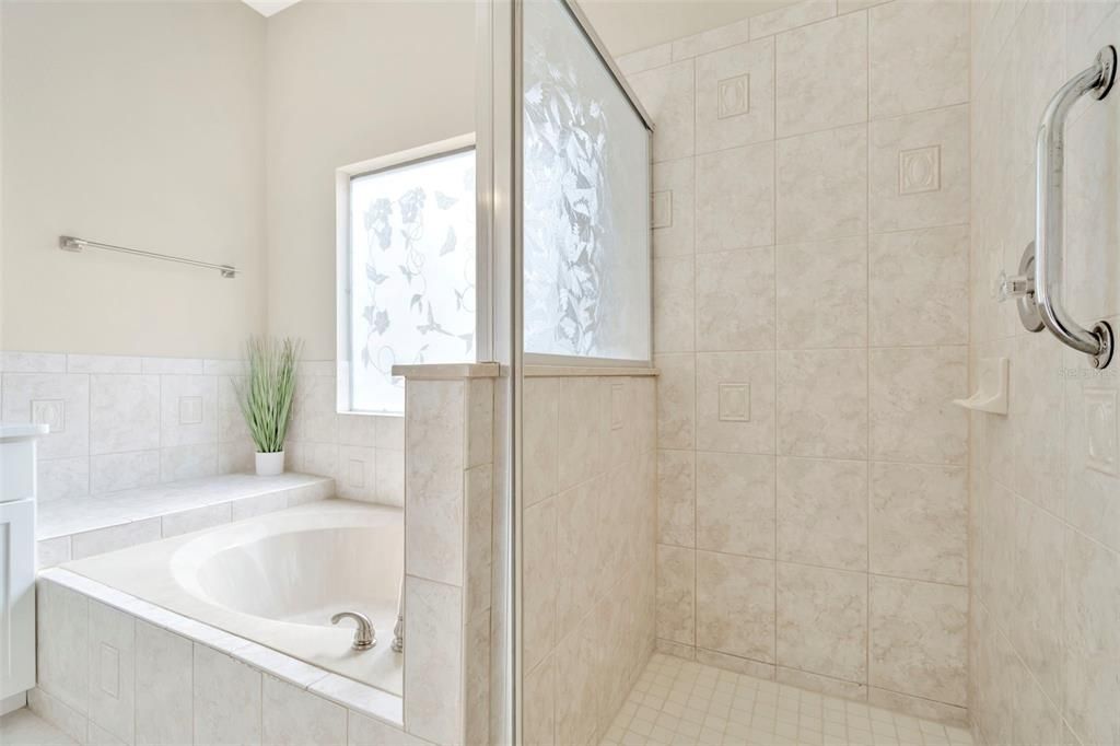 Под контрактом: $382,500 (3 спален, 2 ванн, 2032 Квадратных фут)