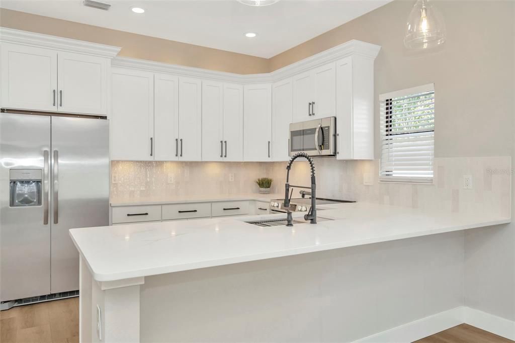 Под контрактом: $382,500 (3 спален, 2 ванн, 2032 Квадратных фут)