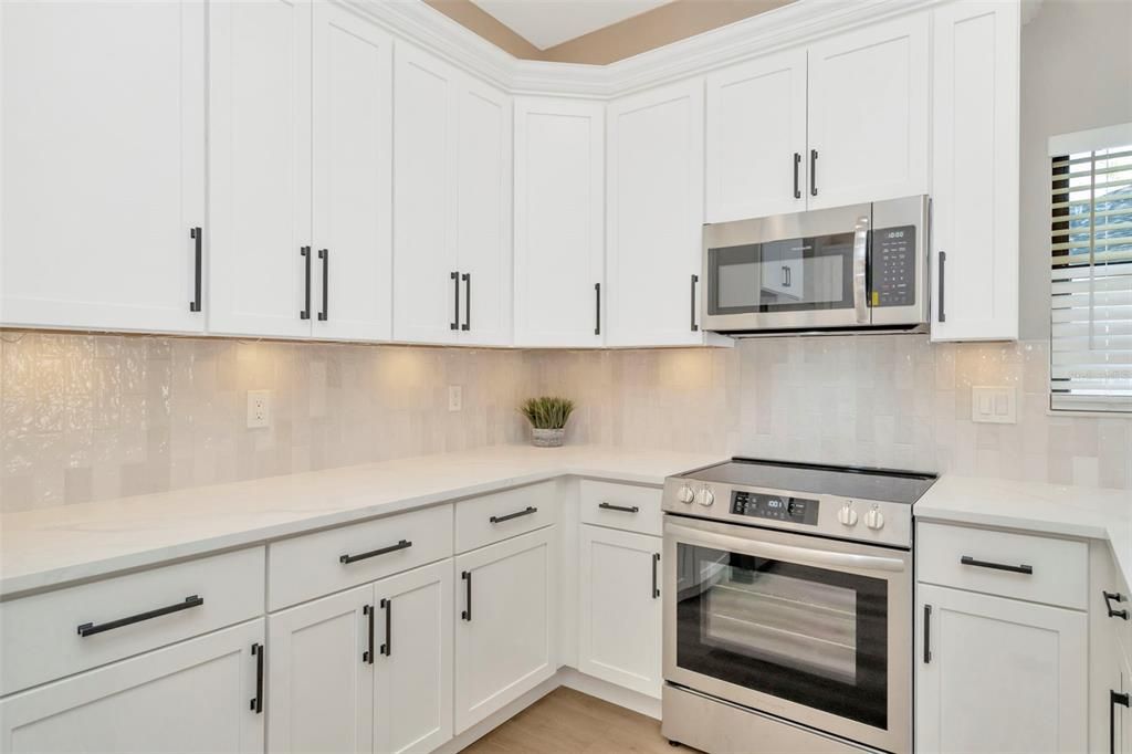 Под контрактом: $382,500 (3 спален, 2 ванн, 2032 Квадратных фут)