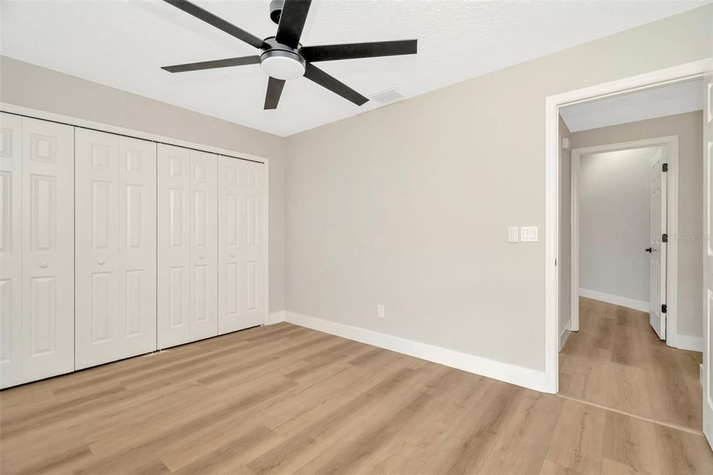 Под контрактом: $382,500 (3 спален, 2 ванн, 2032 Квадратных фут)