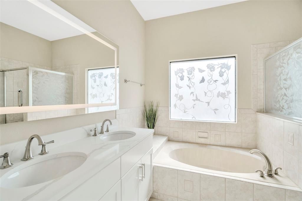 Под контрактом: $382,500 (3 спален, 2 ванн, 2032 Квадратных фут)