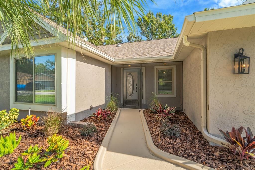 Под контрактом: $382,500 (3 спален, 2 ванн, 2032 Квадратных фут)