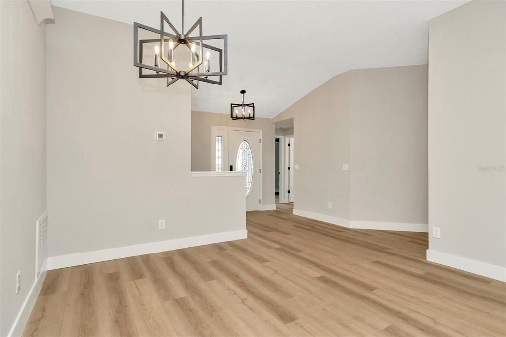 Под контрактом: $382,500 (3 спален, 2 ванн, 2032 Квадратных фут)