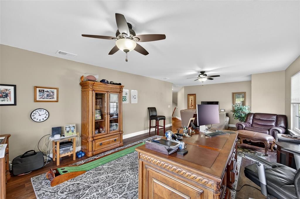 合同活跃: $695,000 (3 贝兹, 3 浴室, 2883 平方英尺)