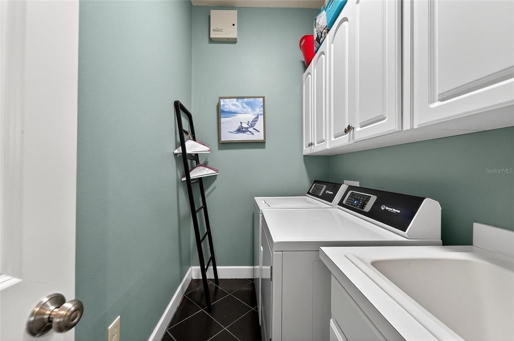 合同活跃: $695,000 (3 贝兹, 3 浴室, 2883 平方英尺)