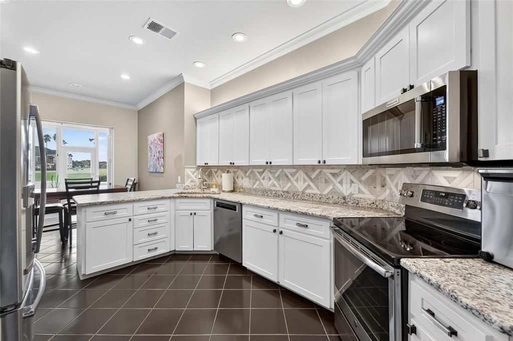 合同活跃: $695,000 (3 贝兹, 3 浴室, 2883 平方英尺)