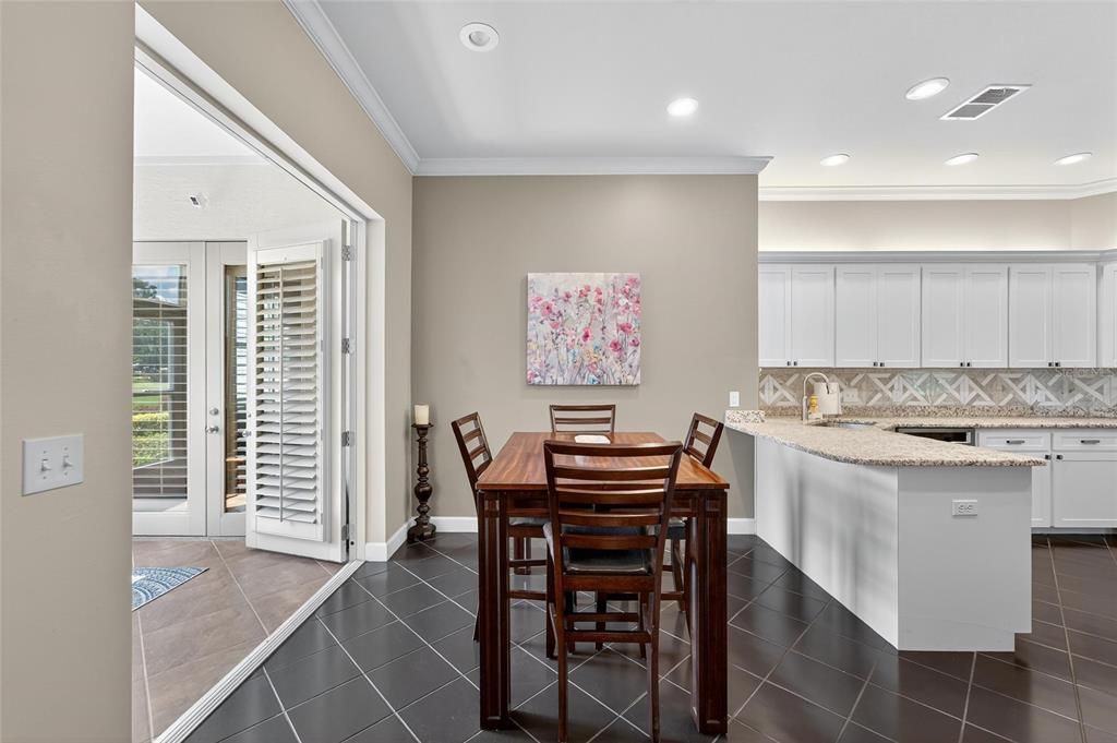 合同活跃: $695,000 (3 贝兹, 3 浴室, 2883 平方英尺)