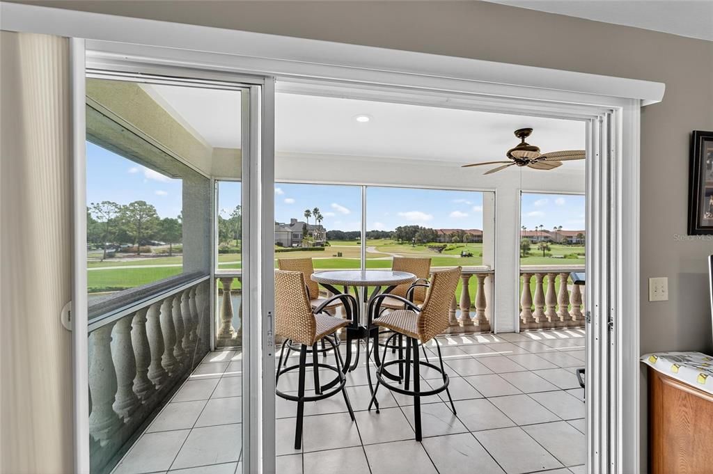 合同活跃: $695,000 (3 贝兹, 3 浴室, 2883 平方英尺)