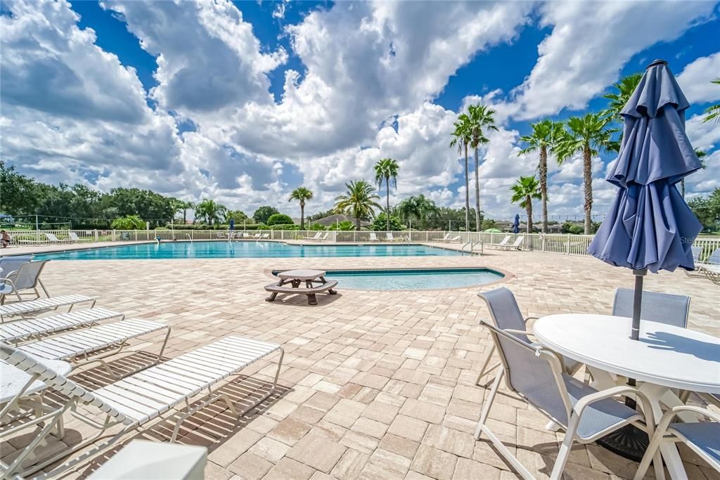 合同活跃: $695,000 (3 贝兹, 3 浴室, 2883 平方英尺)