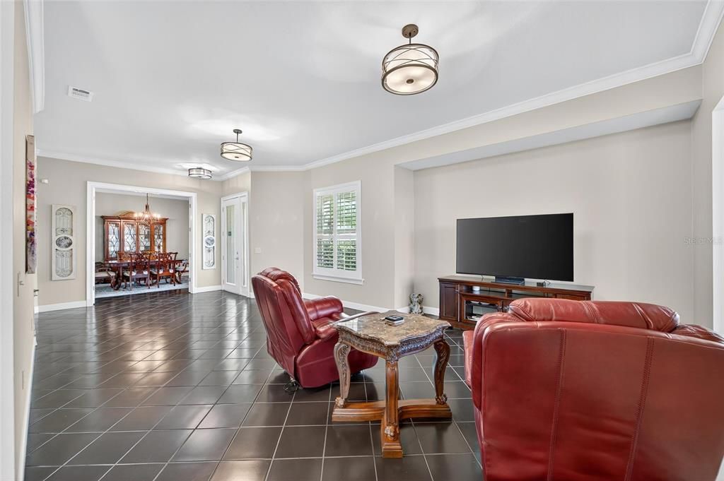 合同活跃: $695,000 (3 贝兹, 3 浴室, 2883 平方英尺)