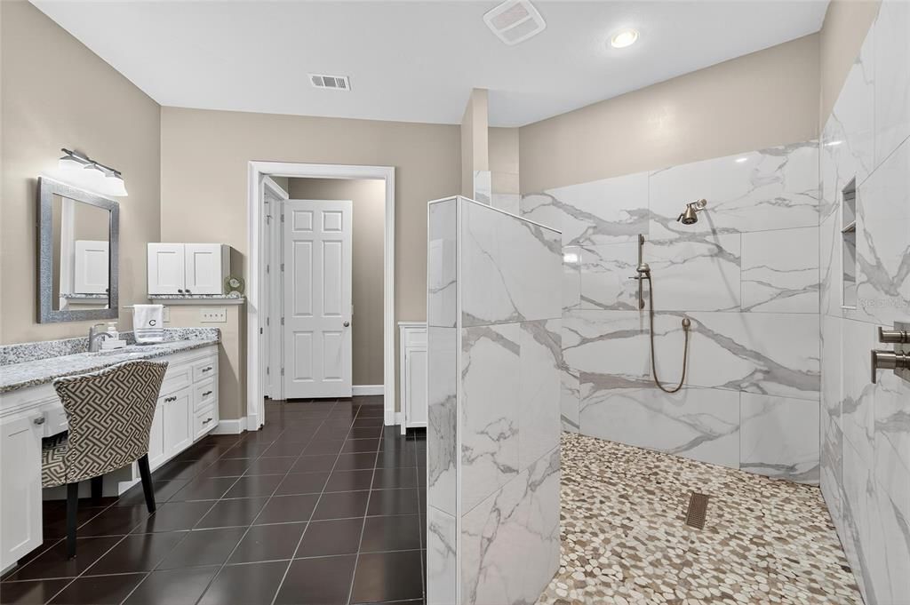 合同活跃: $695,000 (3 贝兹, 3 浴室, 2883 平方英尺)