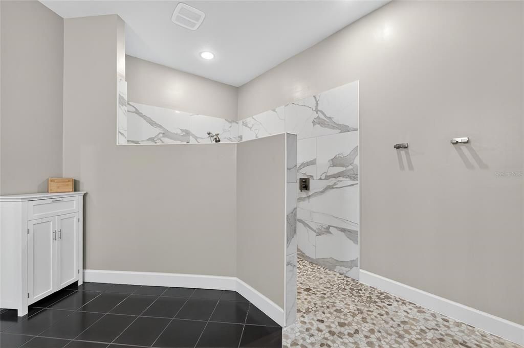 合同活跃: $695,000 (3 贝兹, 3 浴室, 2883 平方英尺)