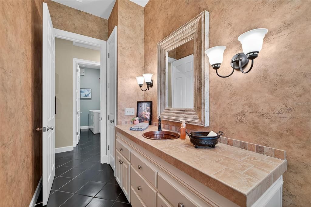 合同活跃: $695,000 (3 贝兹, 3 浴室, 2883 平方英尺)