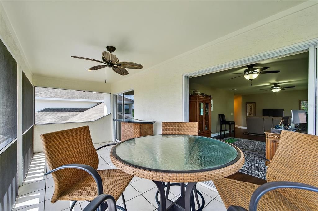 合同活跃: $695,000 (3 贝兹, 3 浴室, 2883 平方英尺)