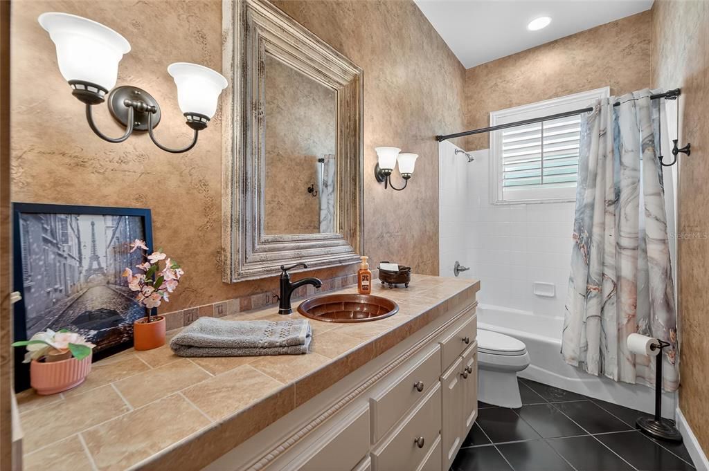 合同活跃: $695,000 (3 贝兹, 3 浴室, 2883 平方英尺)