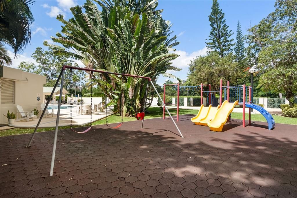 На продажу: $775,000 (3 спален, 2 ванн, 2018 Квадратных фут)