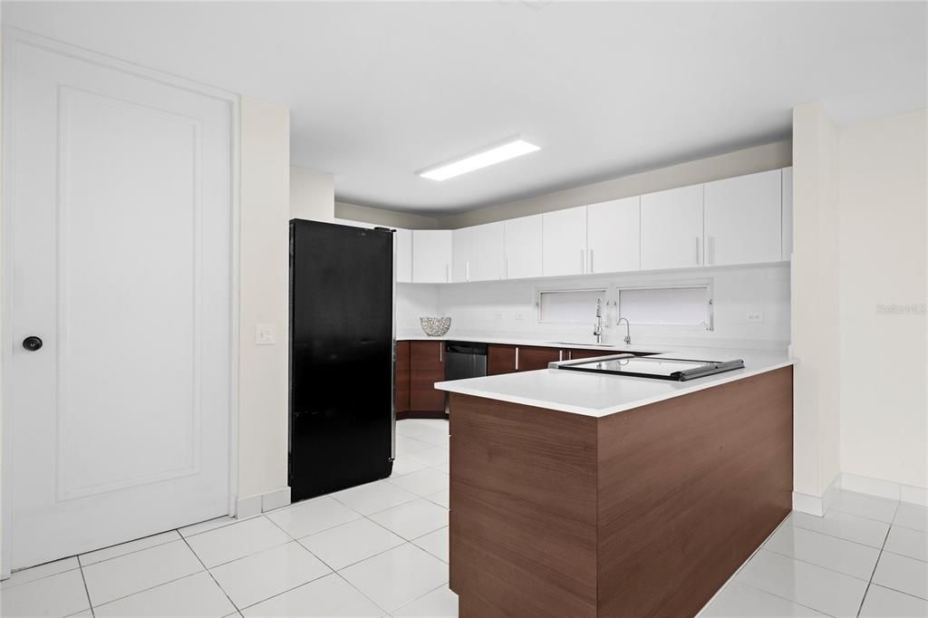 На продажу: $775,000 (3 спален, 2 ванн, 2018 Квадратных фут)